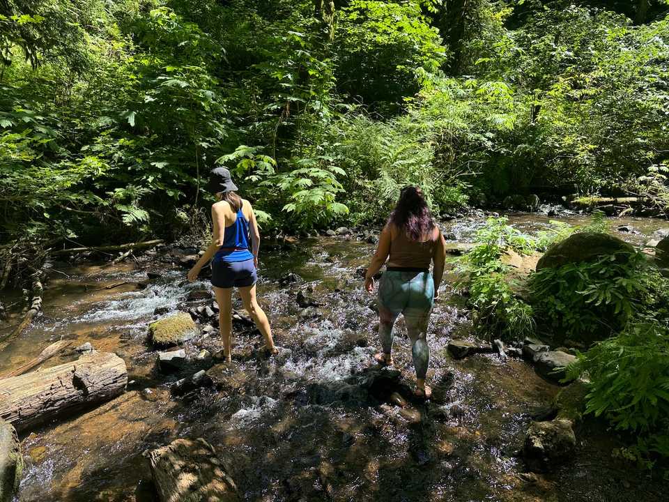 Hannah and Nicole in the Gorge