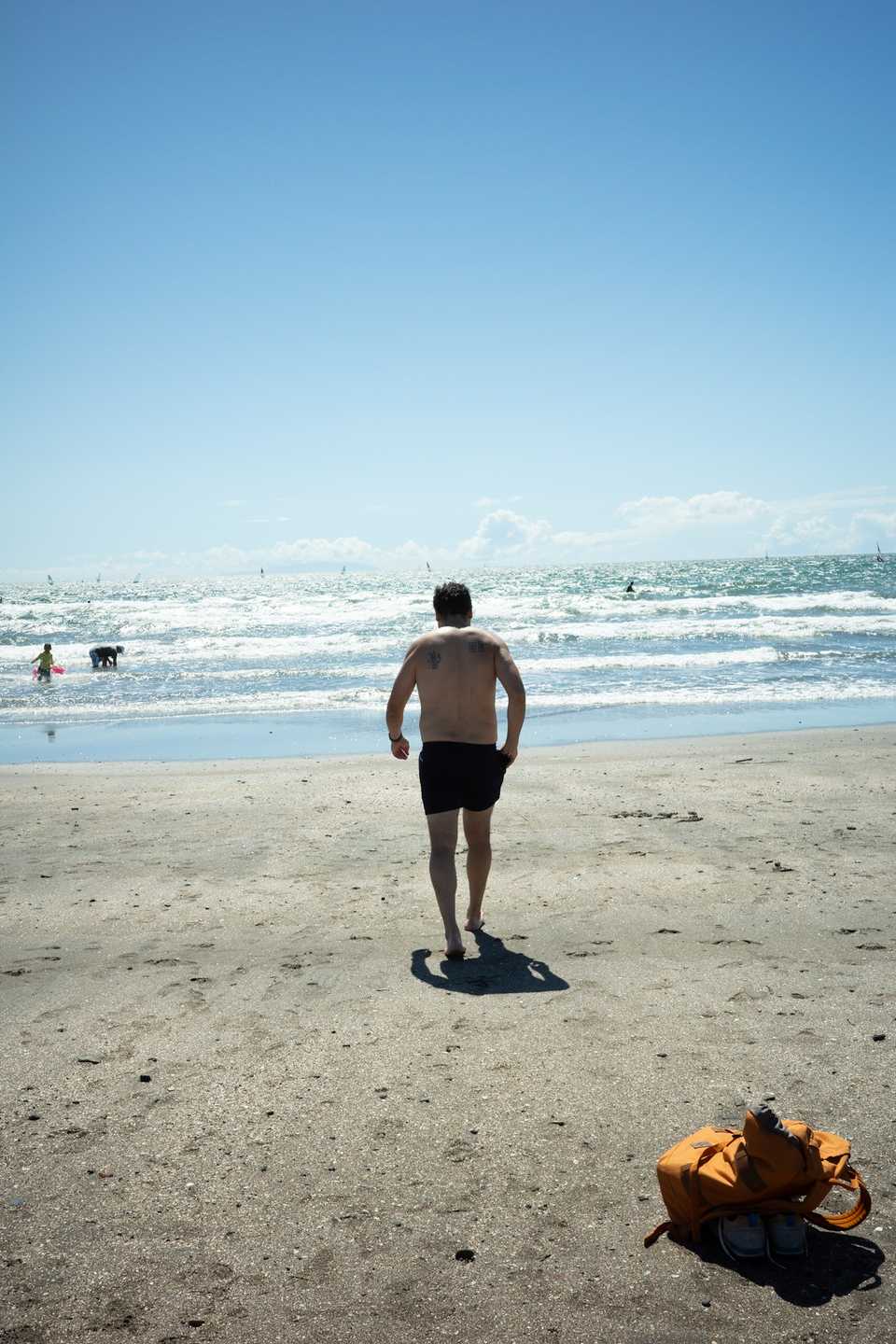 When Charlie wanted to feel the ocean temperature | Kamakura