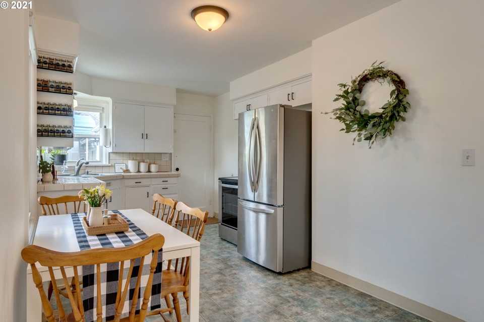 The kitchen the day we came to tour the house