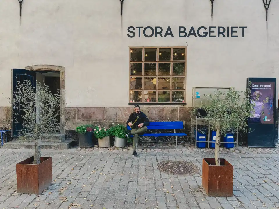 Charlie outside of Stora Bageriet