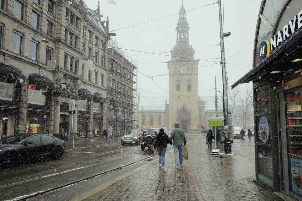 Center of town in the snow | Oslo