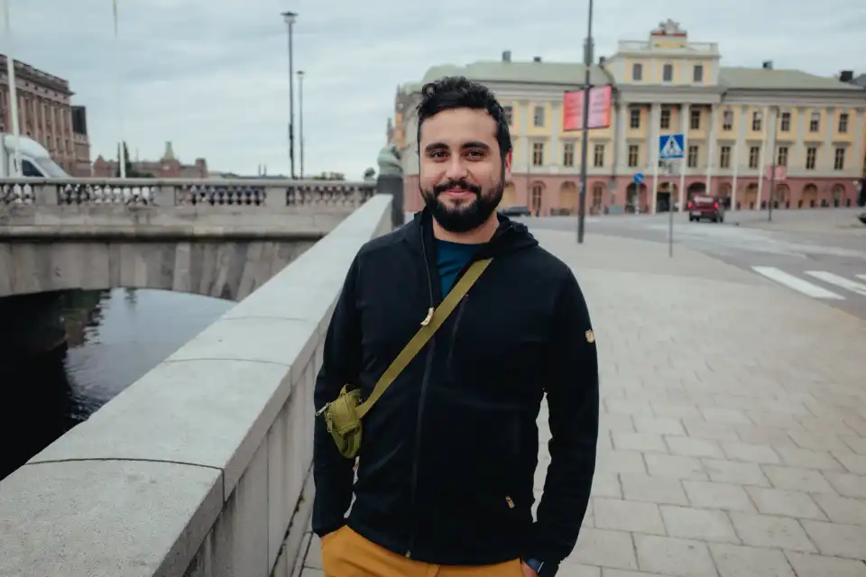 Charlie at the ferry terminal in Strömkajen